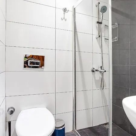 Hotel Aram Kerasi