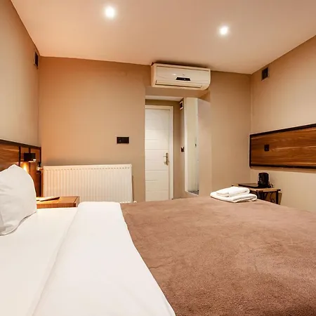 Aram Kerasi * Estambul