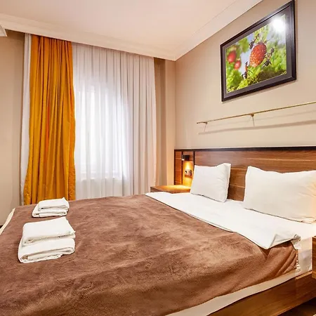 Aram Kerasi * Estambul