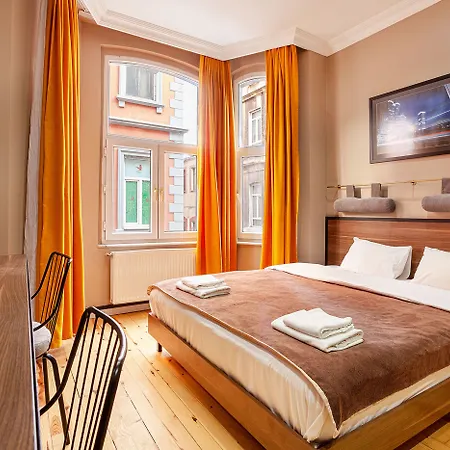 Aram Kerasi * Estambul